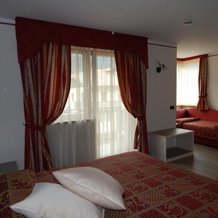 Hotel Canada Pinzolo Buitenkant foto