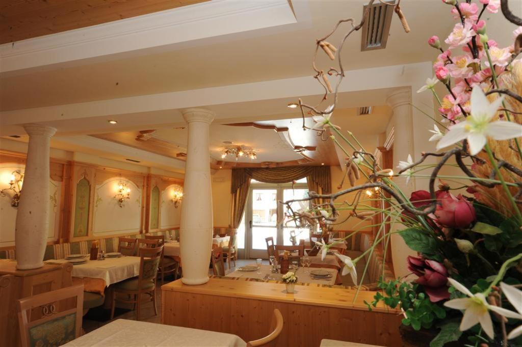 Hotel Canada Pinzolo Buitenkant foto