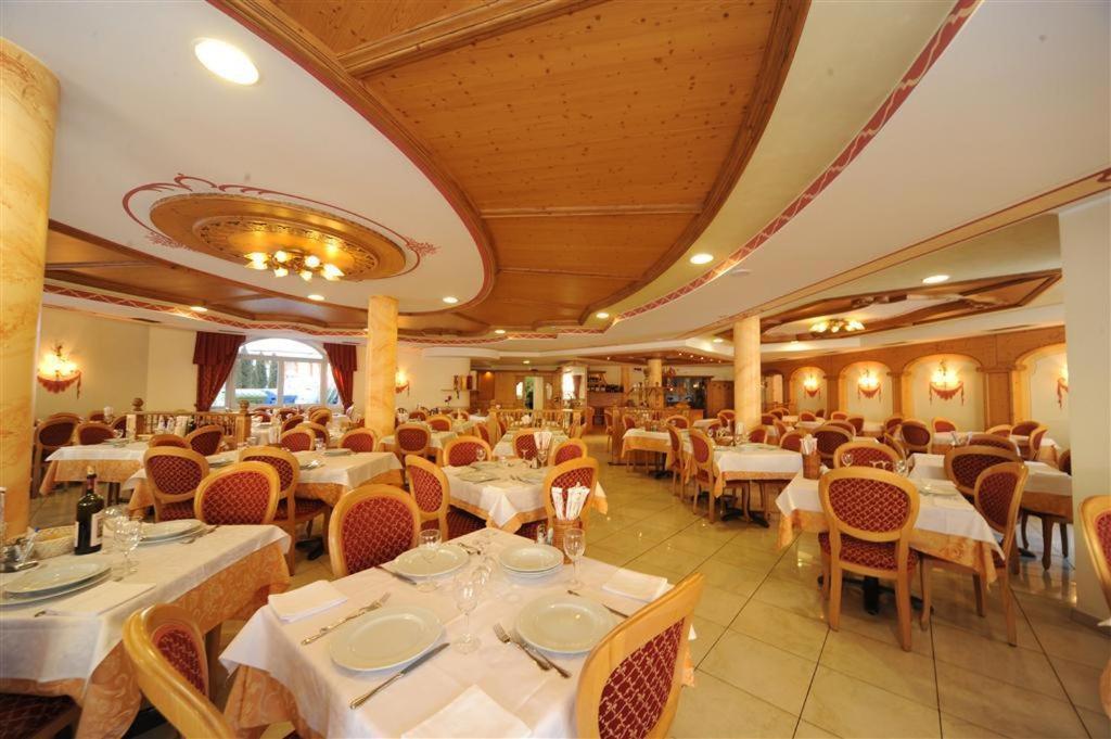 Hotel Canada Pinzolo Buitenkant foto