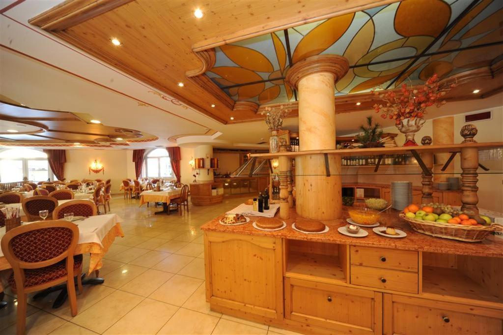 Hotel Canada Pinzolo Buitenkant foto