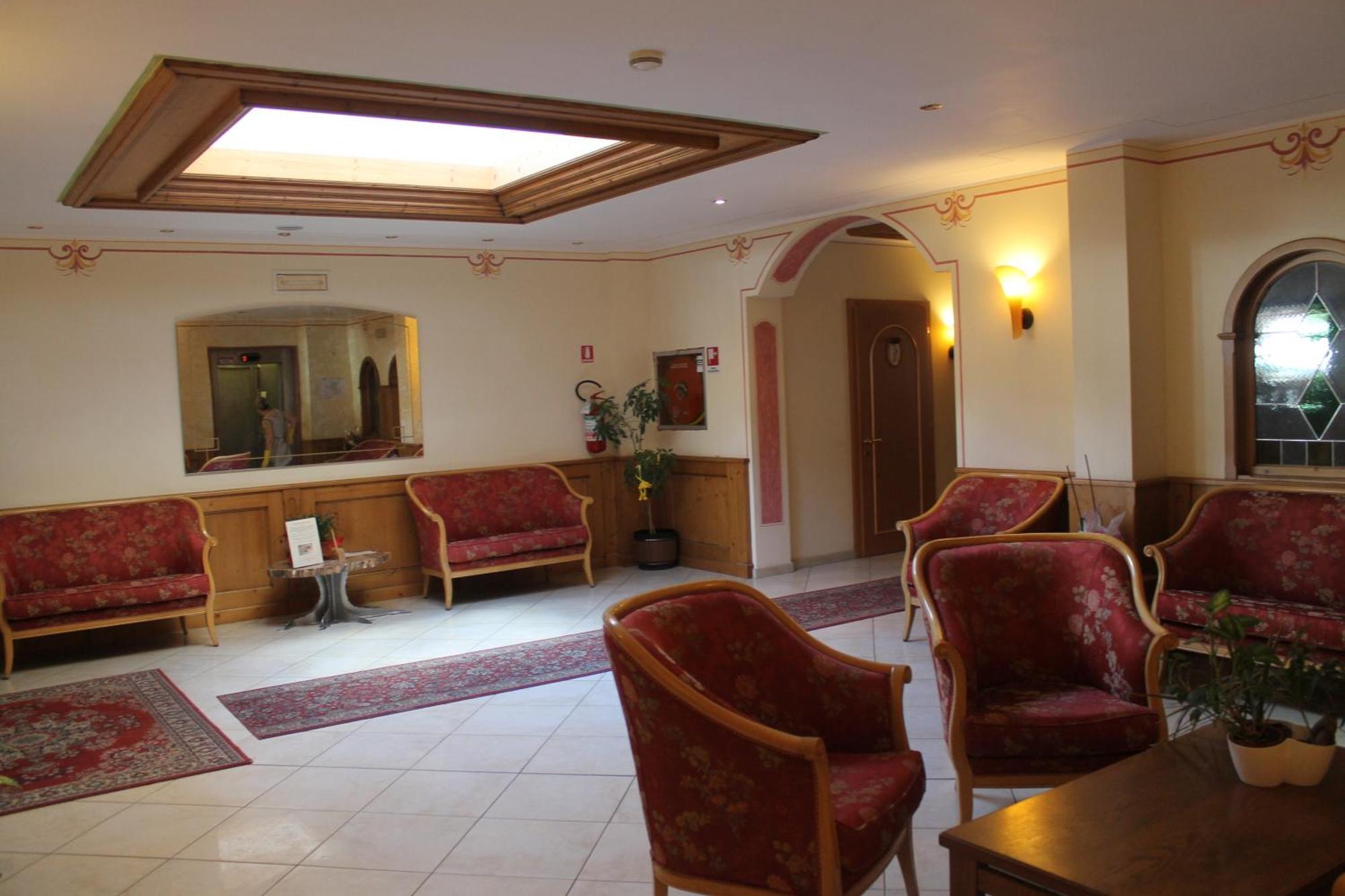 Hotel Canada Pinzolo Buitenkant foto