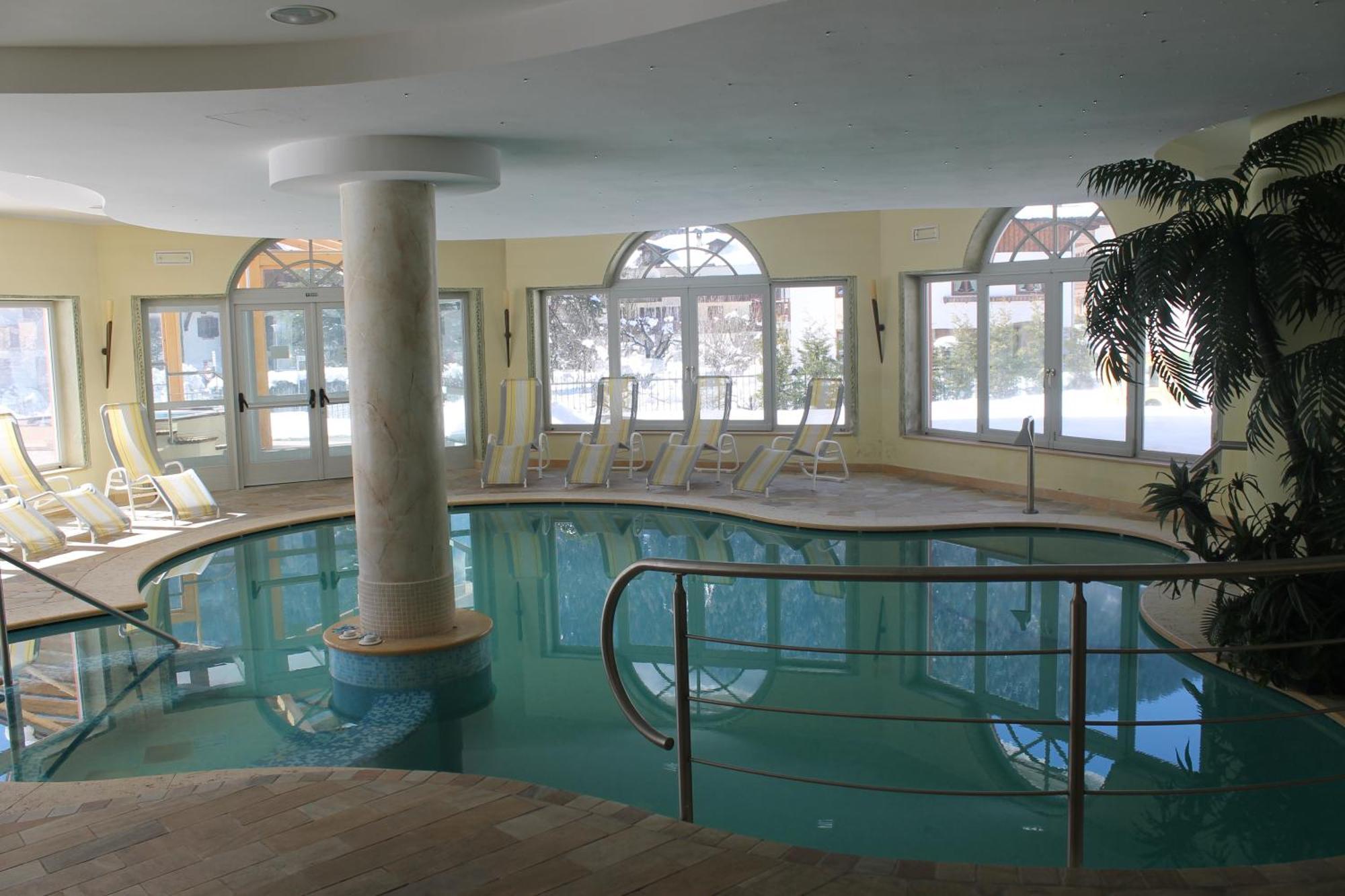 Hotel Canada Pinzolo Buitenkant foto