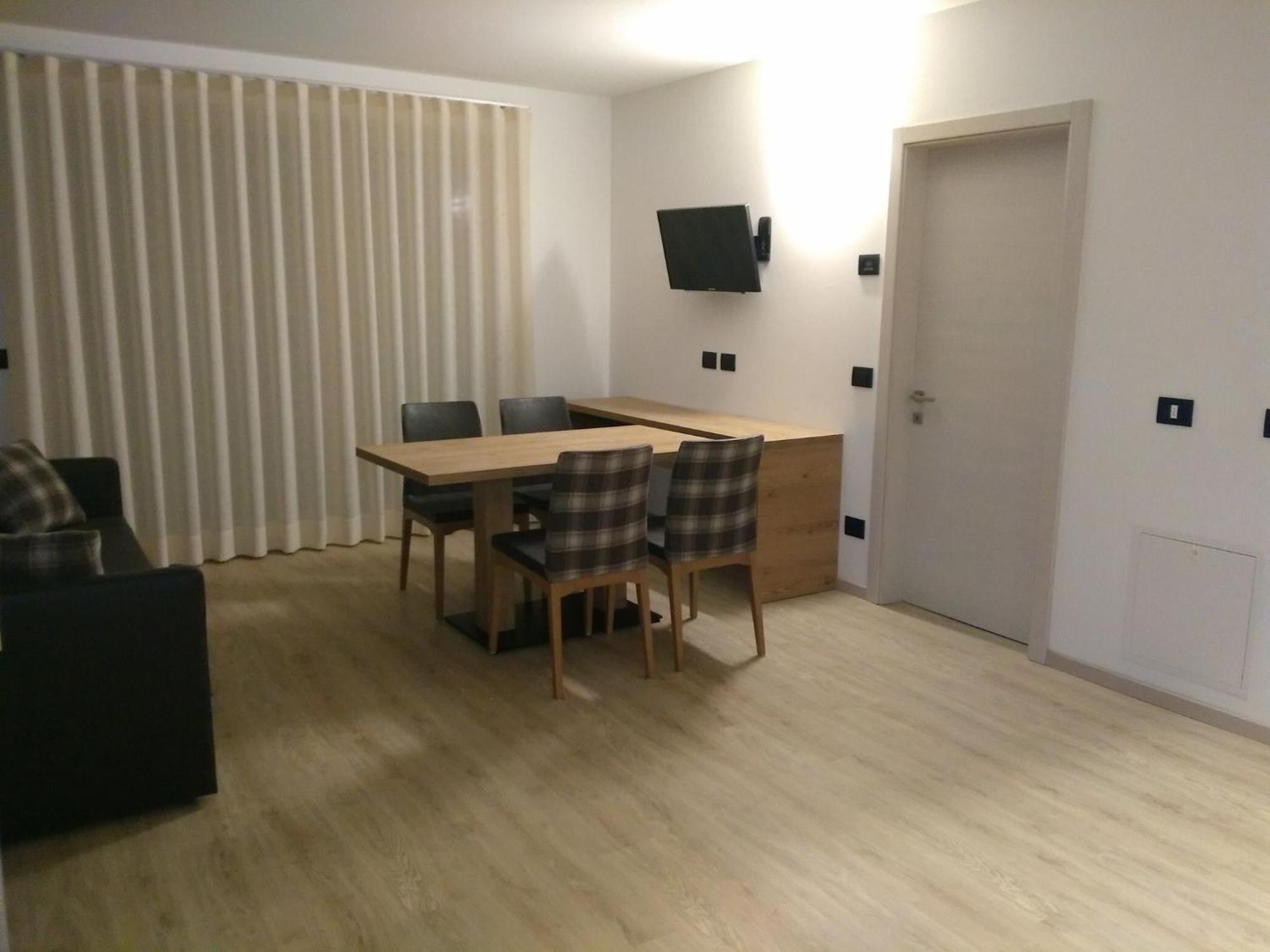 Hotel Canada Pinzolo Buitenkant foto